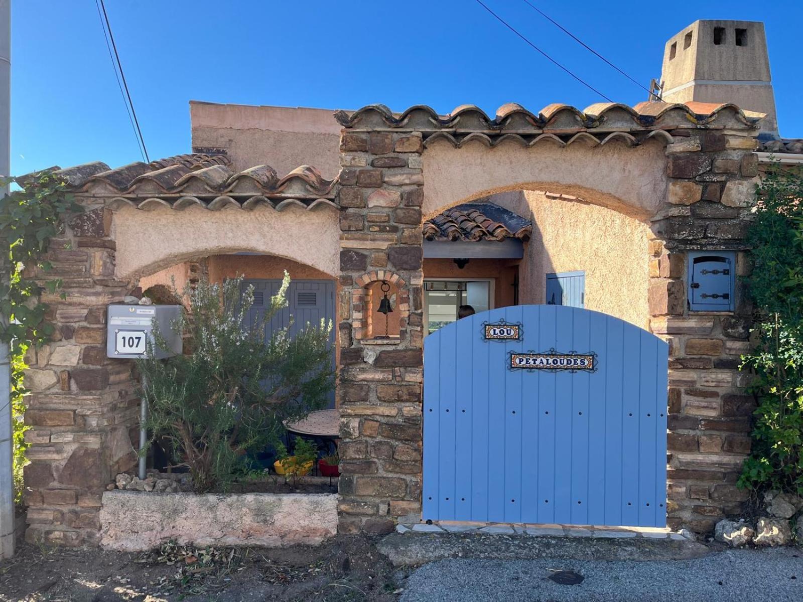 Hébergement de vacances Charmante Maison Provencale A 15 Mn De La Mer, Domaine Du Capitou Avec Piscines